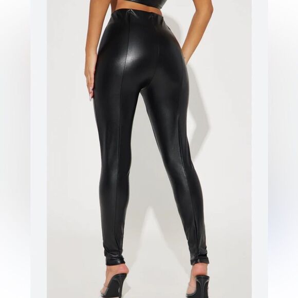 NWT Fashion Nova Backin' It Up Faux Leather Leggings - Black Large - Picture 3 of 4